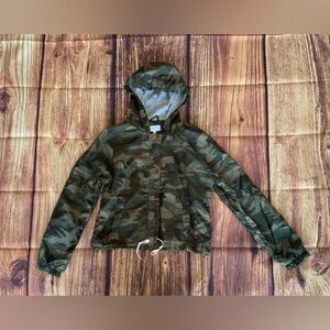 New Look Supreme Women's Juniors Lons Sleeve Hooded Full Zip Greem Camo Jacket L